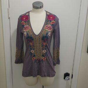 Johnny Was Los Angeles Embroidered Top. Size Small.